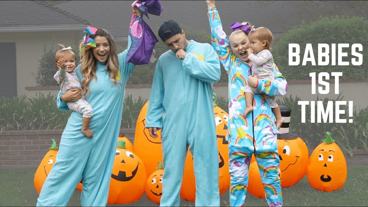 JOJO SIWA TEACHES TWIN BABIES TRICK OR TREATING