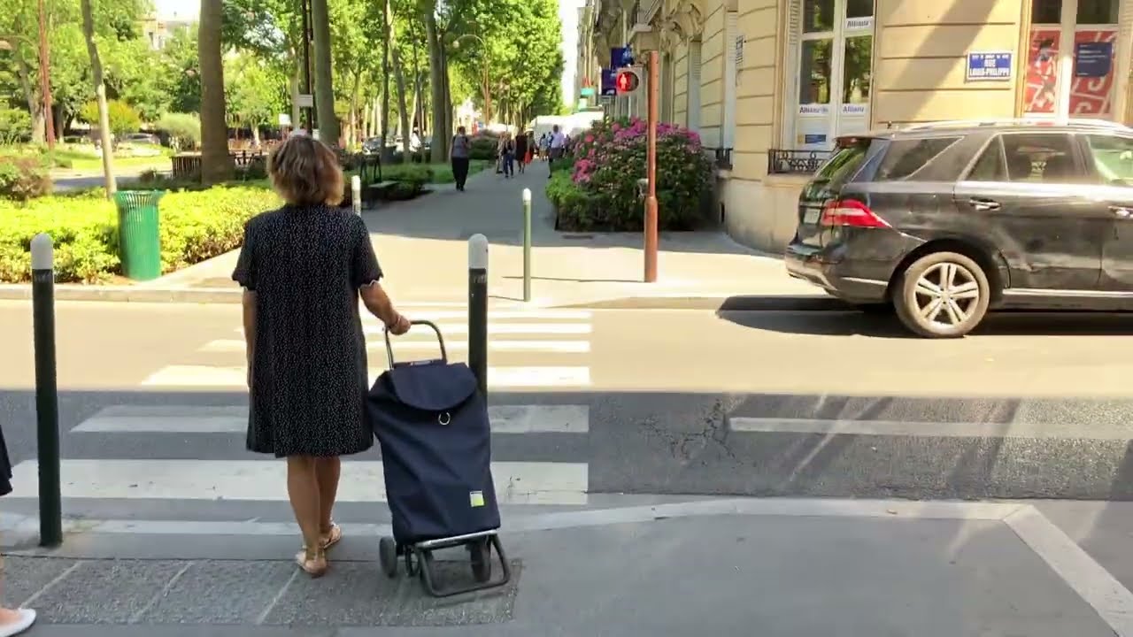 Thursday | 03:34pm in Paris (Neuilly-sur-Seine) 🚶‍♀️🚶‍♂️