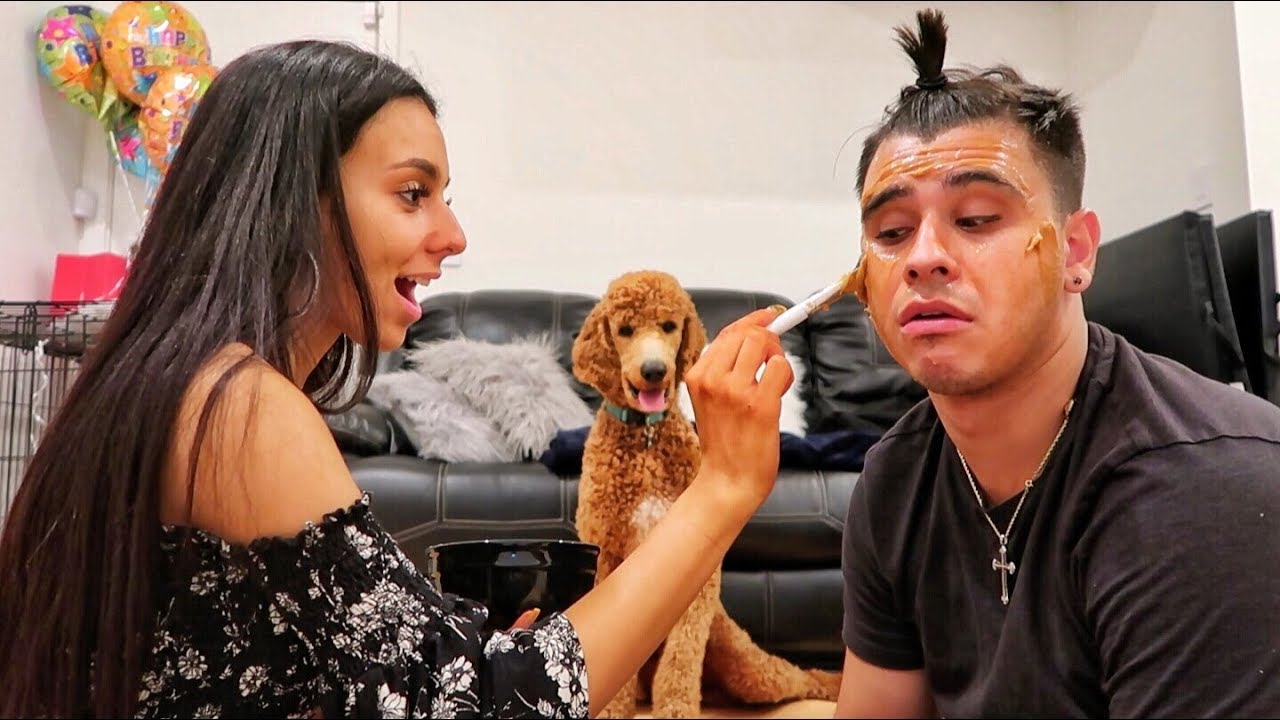 DOING MAKEUP WITH THINGS FROM OUR FRIDGE! (very funny)