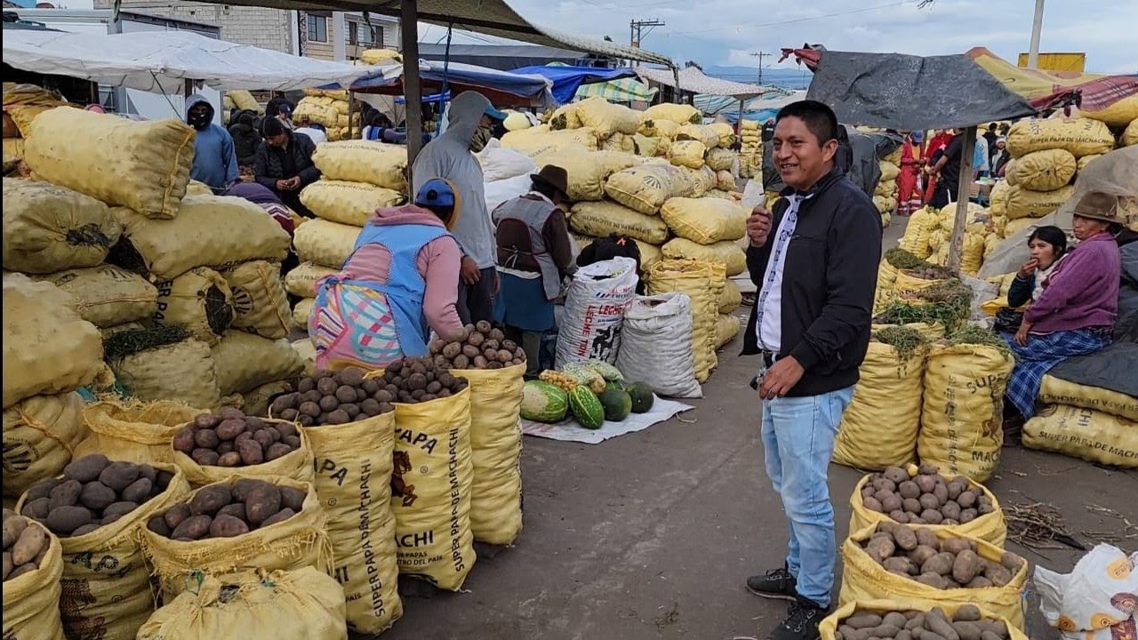 Recorriendo por las Plazas de Cantón Saquisilí con Amigo El Bloguero