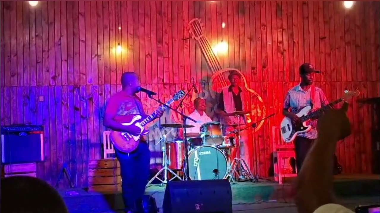 Cover ha deva by the King Jimmy Dludlu to afro jazz Jimmy Dellura at the jam session 
