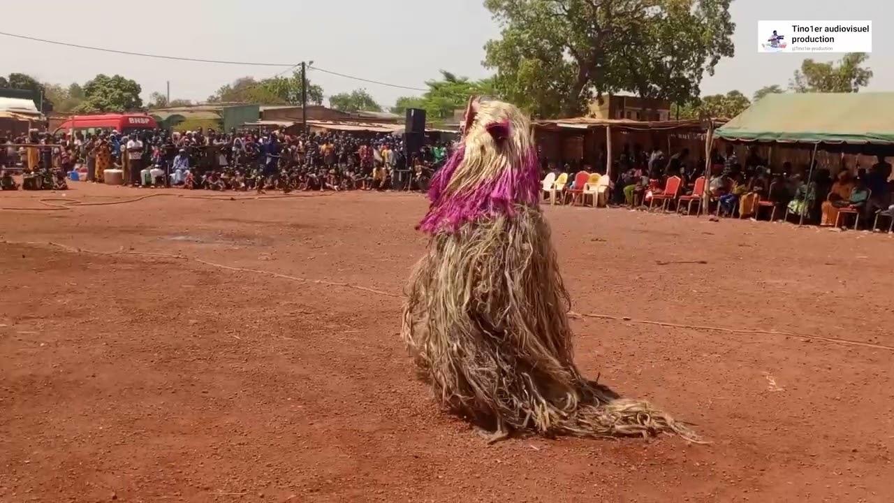 Dédougou FESTIMA 2024 La danse des masques en fibre de Dédougou