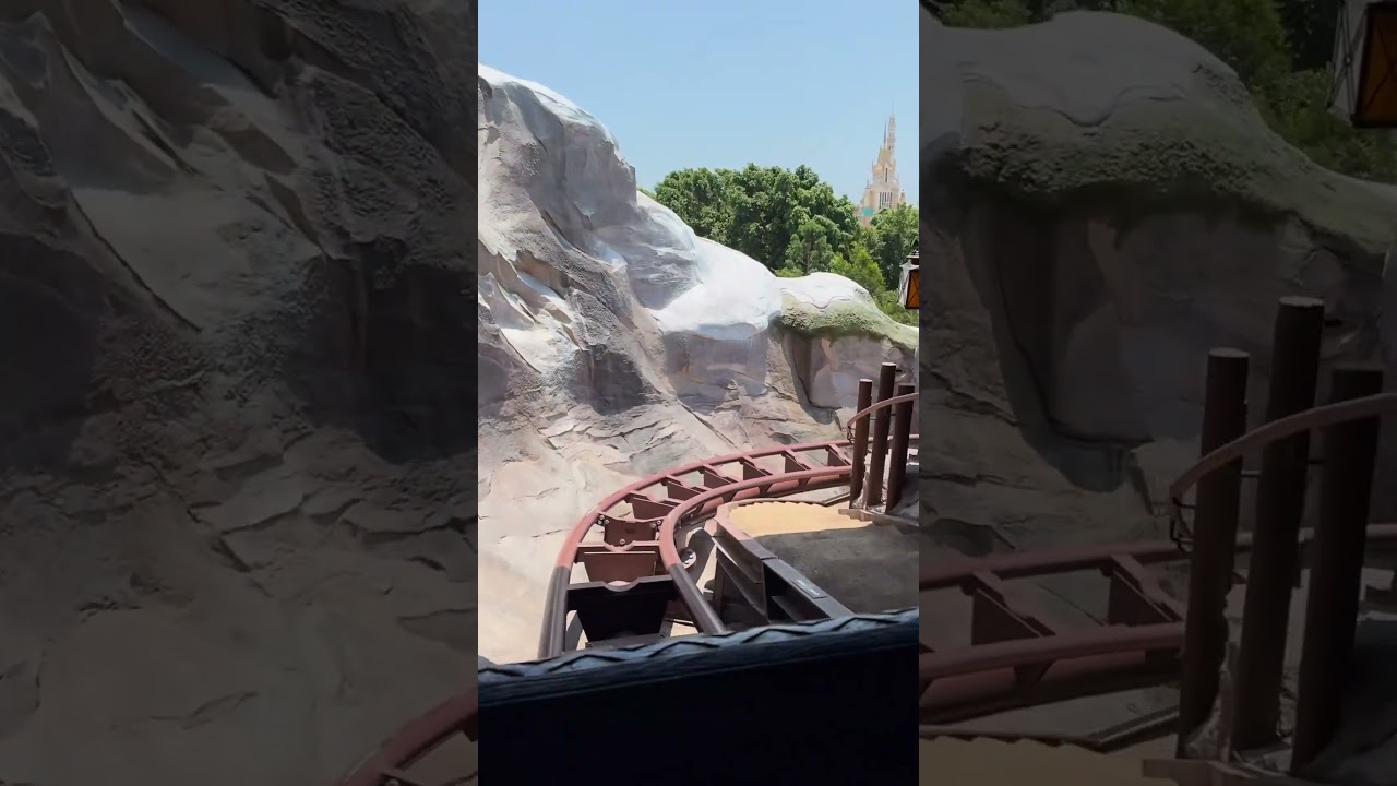 World of Frozen | Wandering Oaken&rsquo;s Sliding Sleighs in Hong Kong Disneyland #klooktravel #hongkong