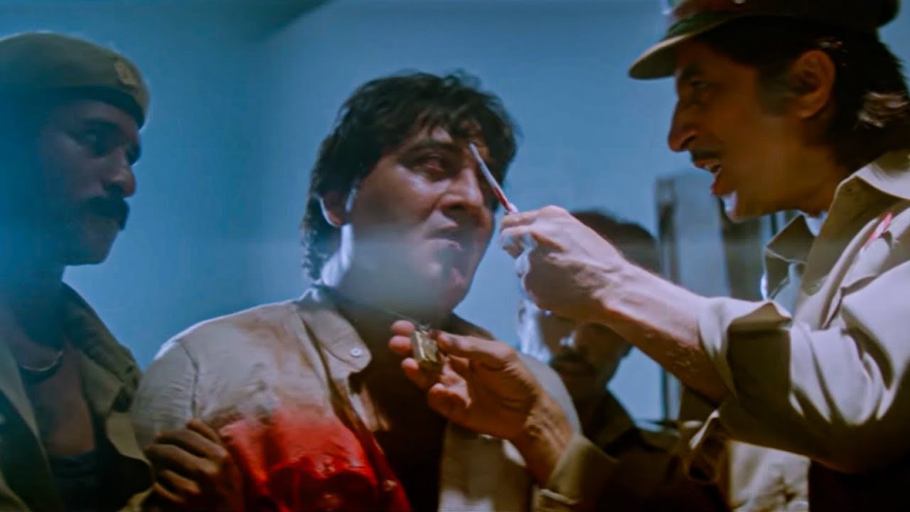 विनोद खन्ना जेल से भाग गया | Dharam Sankat | Police Chase Scene | Action Drama