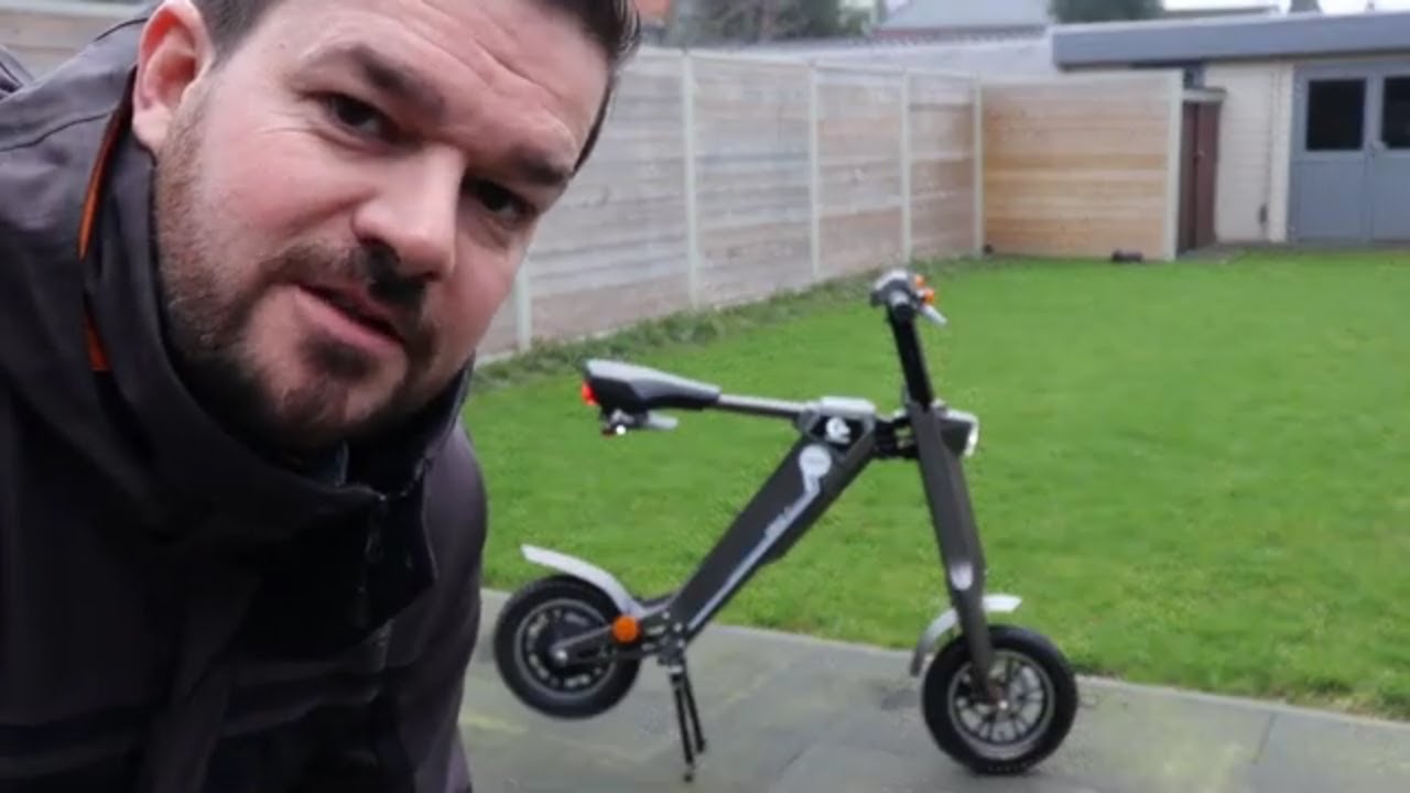 Deze elektrische scooter vouwt zichzelf op