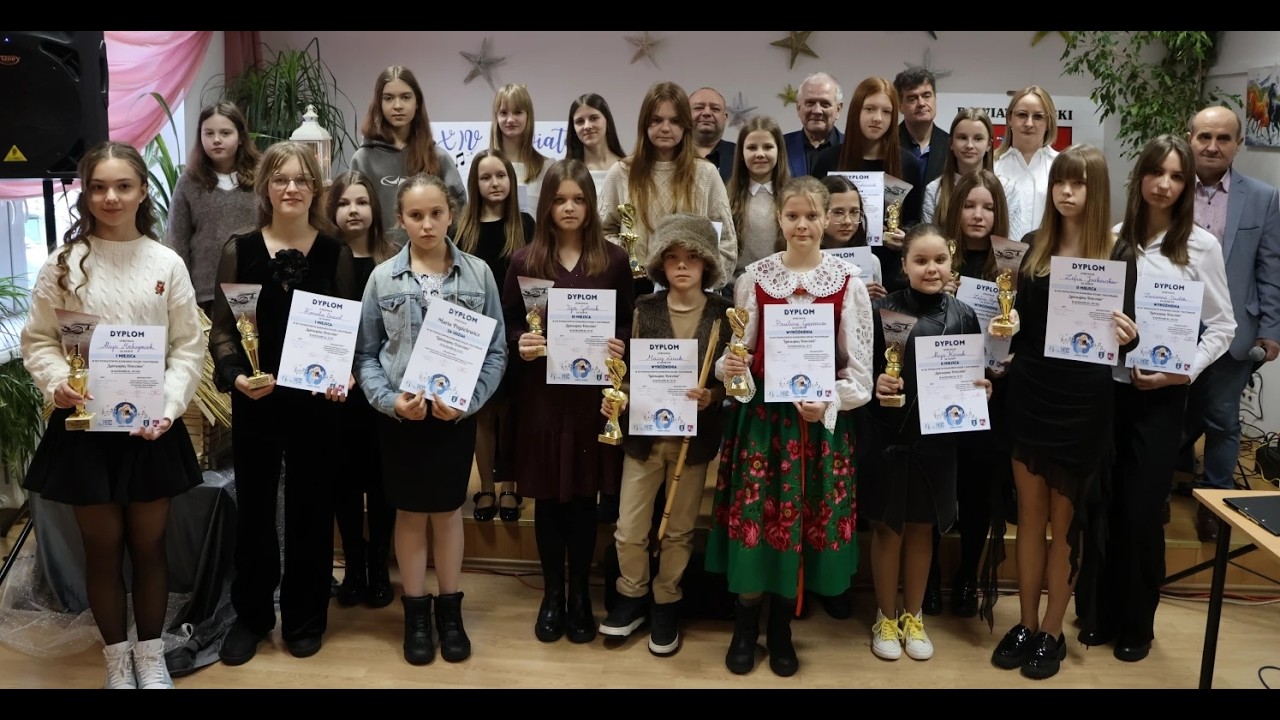 Młodzi kolędnicy nagrodzeni w konkursie powiatowym w Łomazach