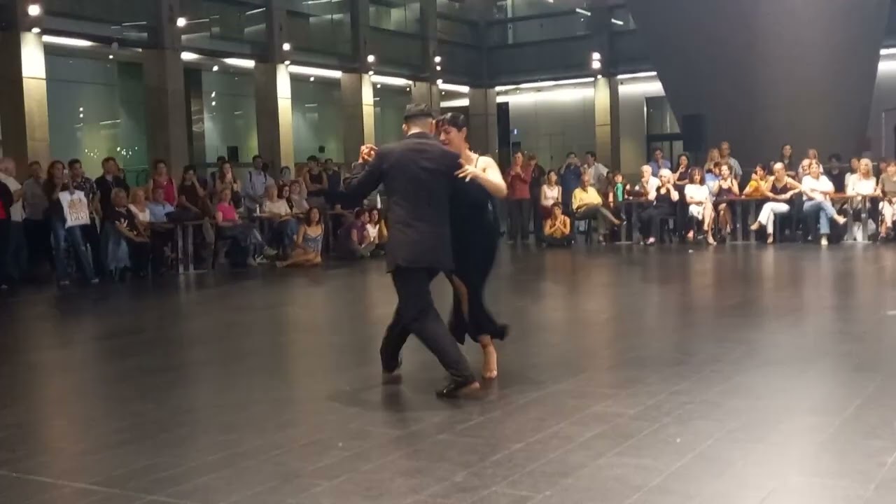 Milonga del 83. D'Arienzo. Noelia Andino y Darío Artunduaga. 