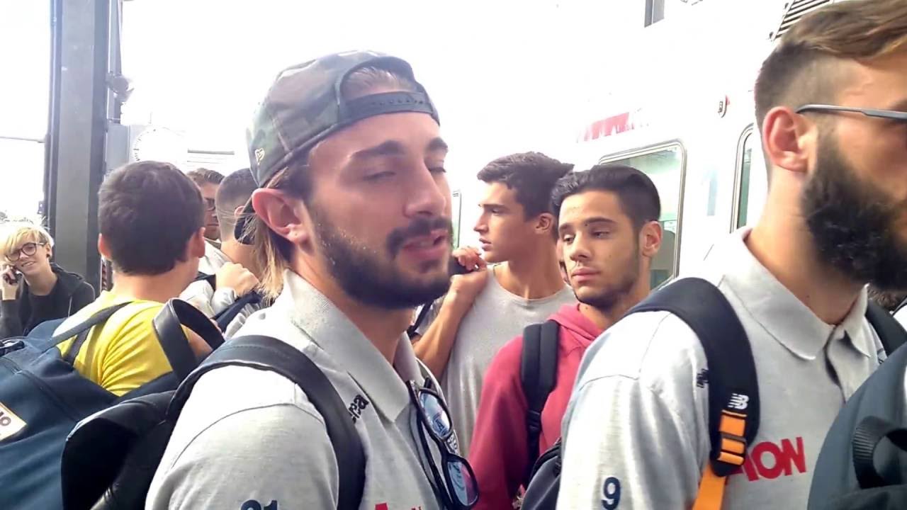 Parma Calcio sul Freccia Bianca 9815 (4 - L'arrivo del treno, tutti in carrozza)