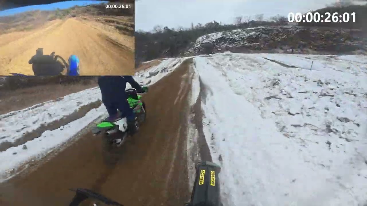 雪の中のＴTトラック練習INプラザ阪下