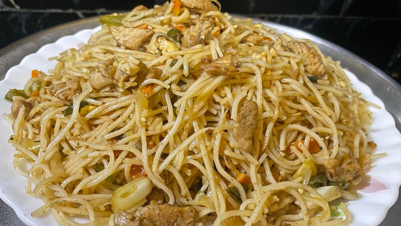 এই পুজোতে বানান একেবারে রেস্টুরেন্ট/ দোকানের মত চিকেন চাওমিন খুব সহজেই|Pujo Special Chicken Chowmein