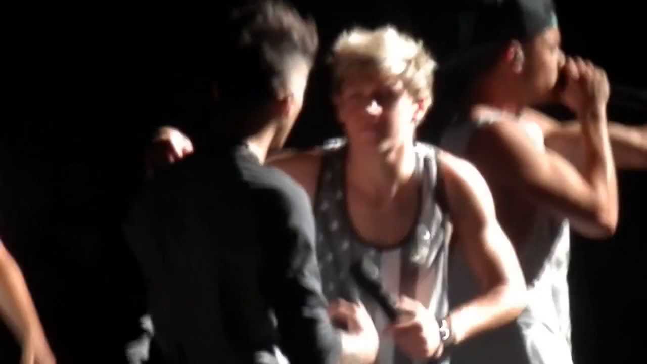 One Direction - One Way Or Another/Teenage Kicks - Mansfield MA June 26 2013
