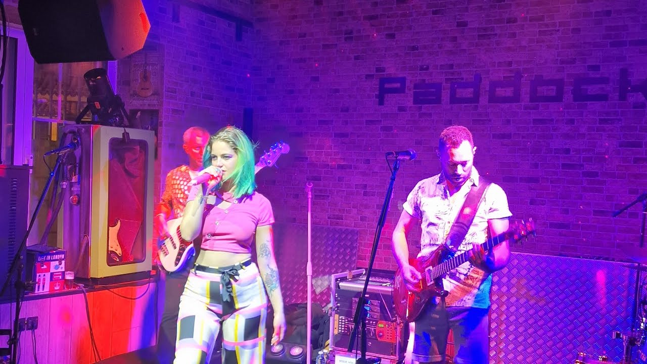 Jessica Cipriano- Raizes (banda Funkoff em Leiria)