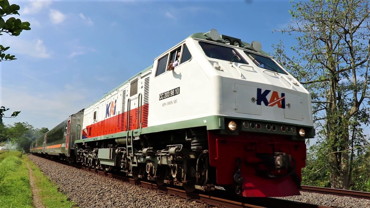 Chasing the Morning Train | Java Railfanning