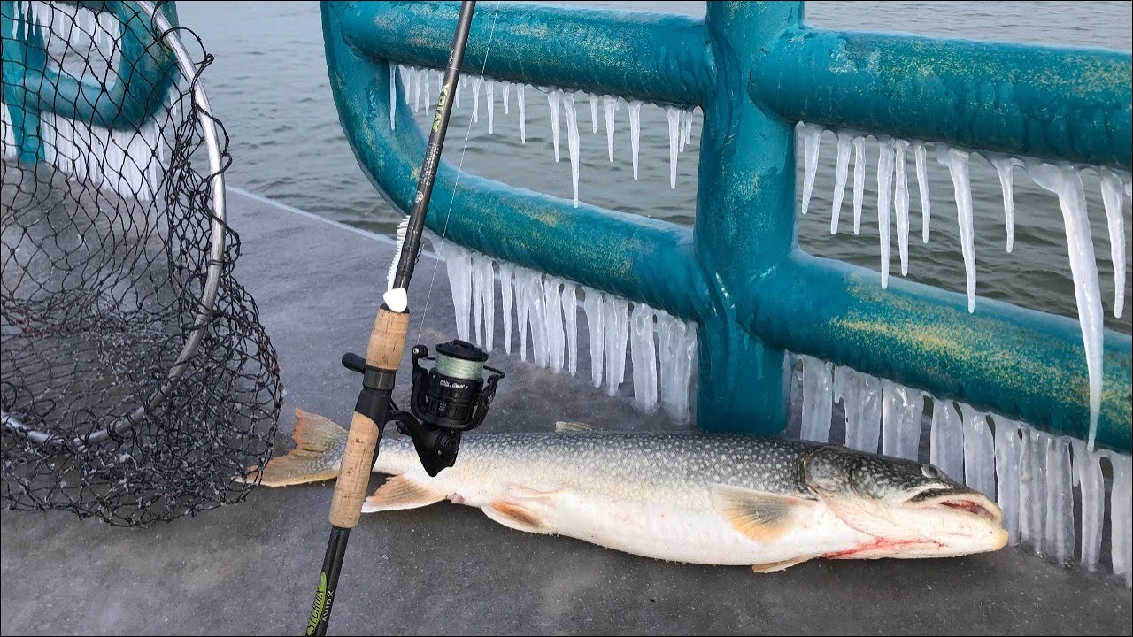Saginaw Bay LAKE TROUT Fishing // Lake Huron Pier Casting - Caseville Michigan