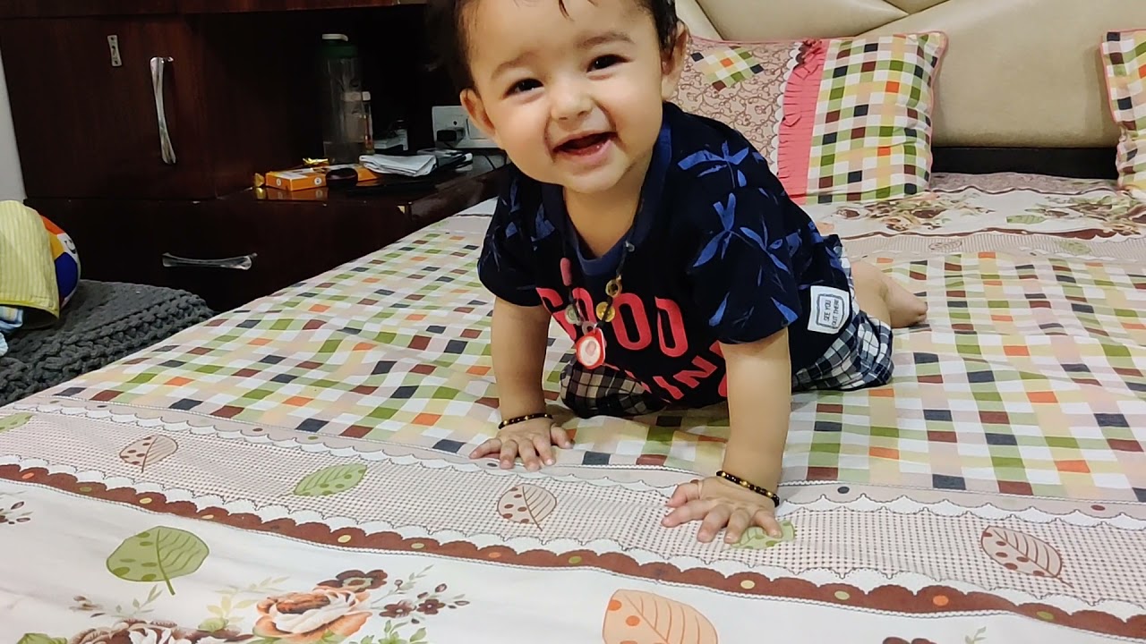 baby crawling....#funnybaby#cutebaby#crawling#mastitime#adorablechild