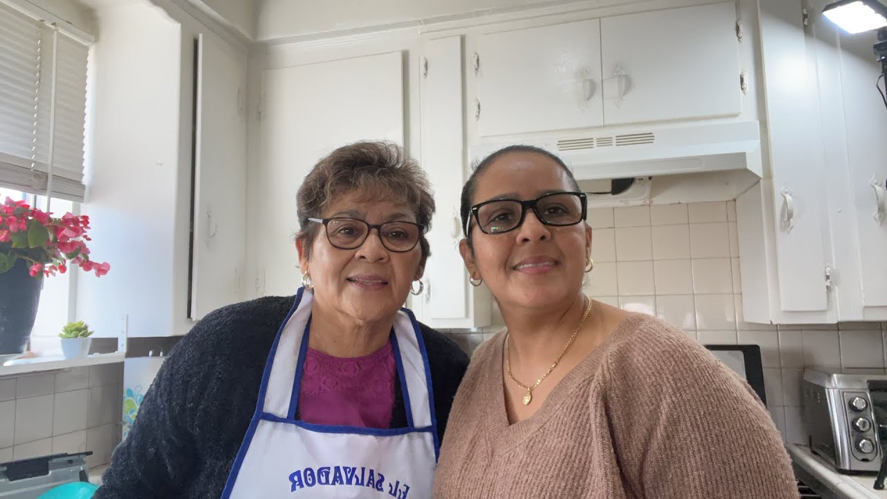 Preparando quesadilla Salvadoreña SIN HUEVO CON MI MAMÁ