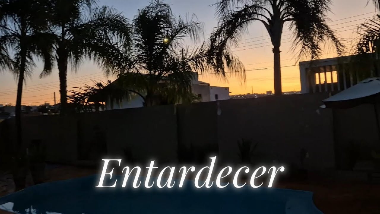 Um entardecer calmo e pequenos detalhes da casa