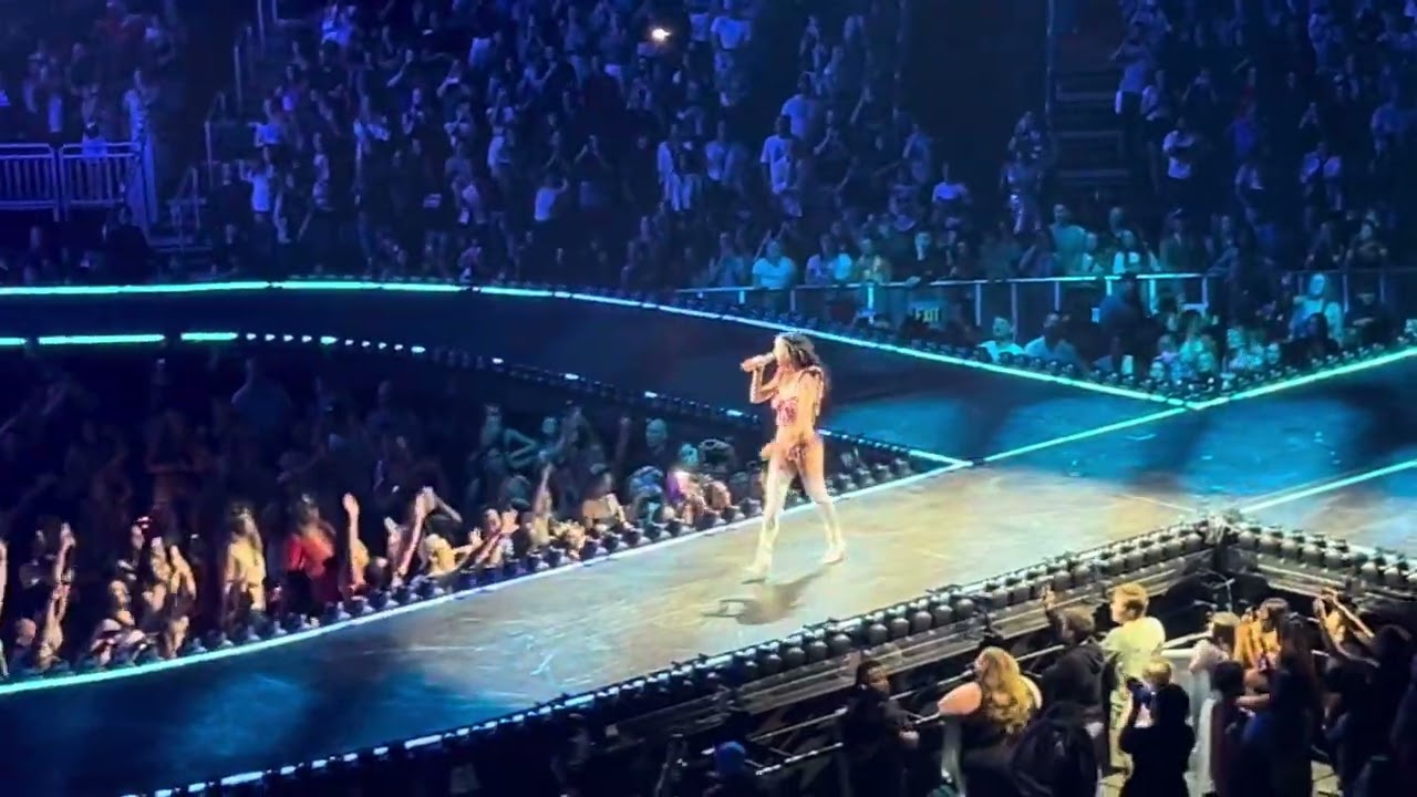 Firework - Katy Perry - Live au Centre Vidéotron, Québec. 1er août 2025