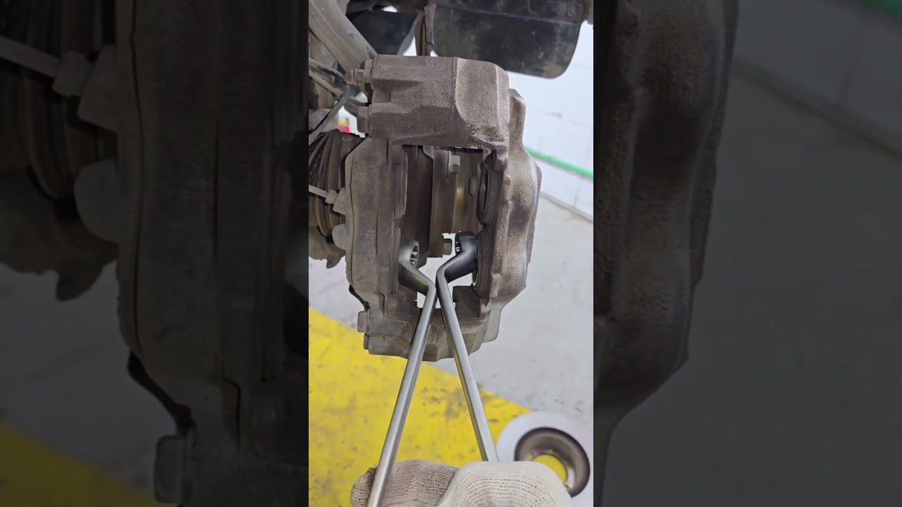 Mechanic tips and tricks #shortsfeed #automobile #mechanic #carpart