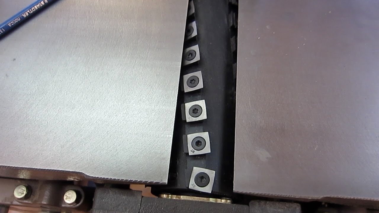 Install a Byrd Shelix helical segmented cutter head on a Makita 2020 8-inch jointer.