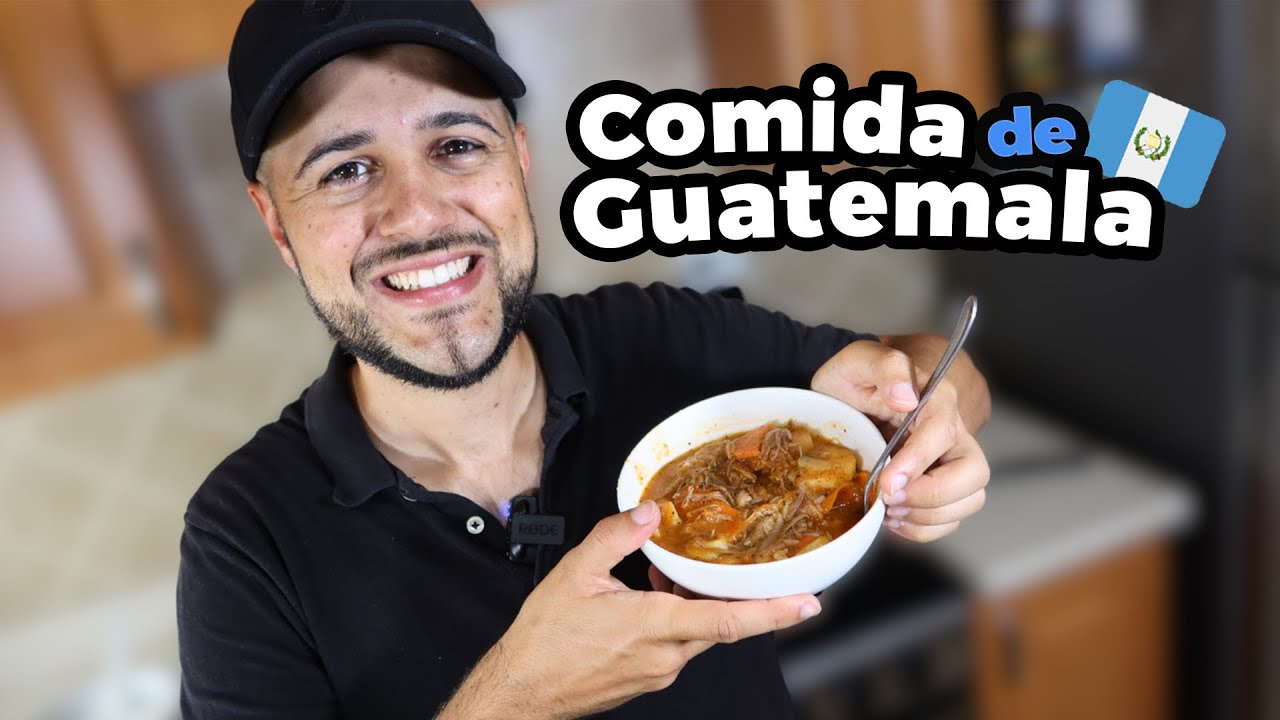 Español cocinando la comida más rica de GUATEMALA