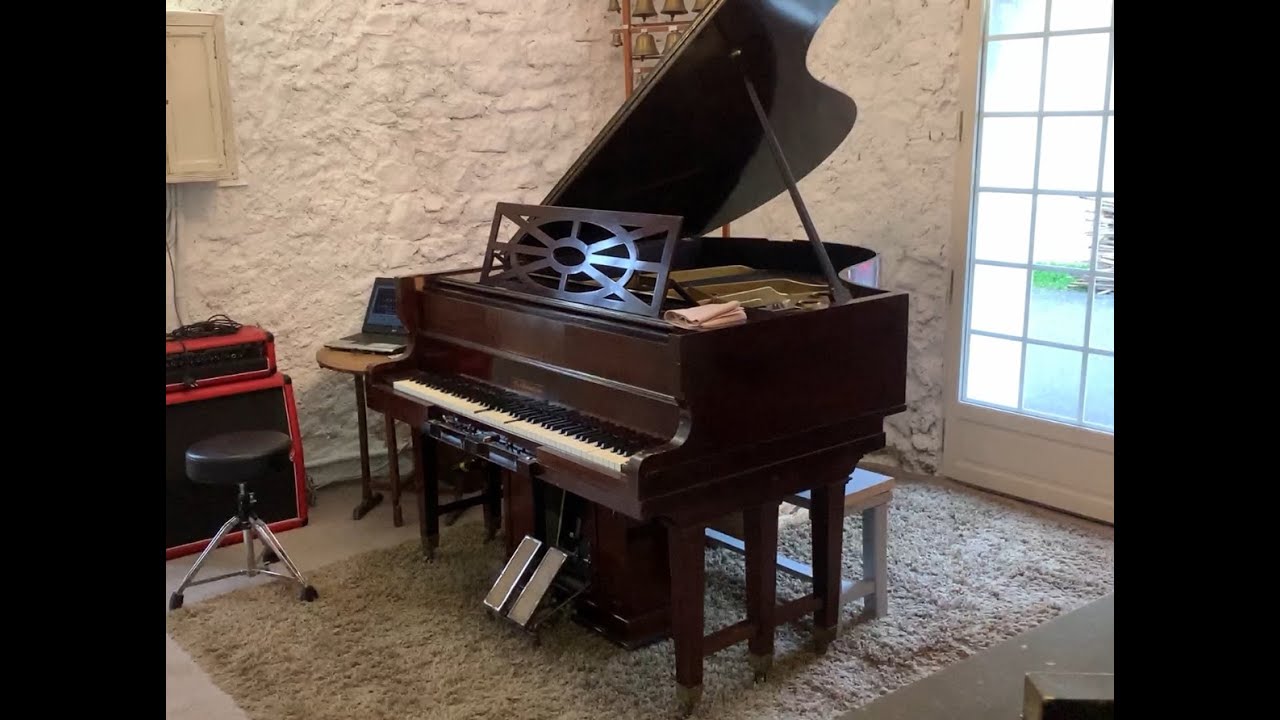 Pianola: The pink panther theme (Henry Mancini) Piano solo.