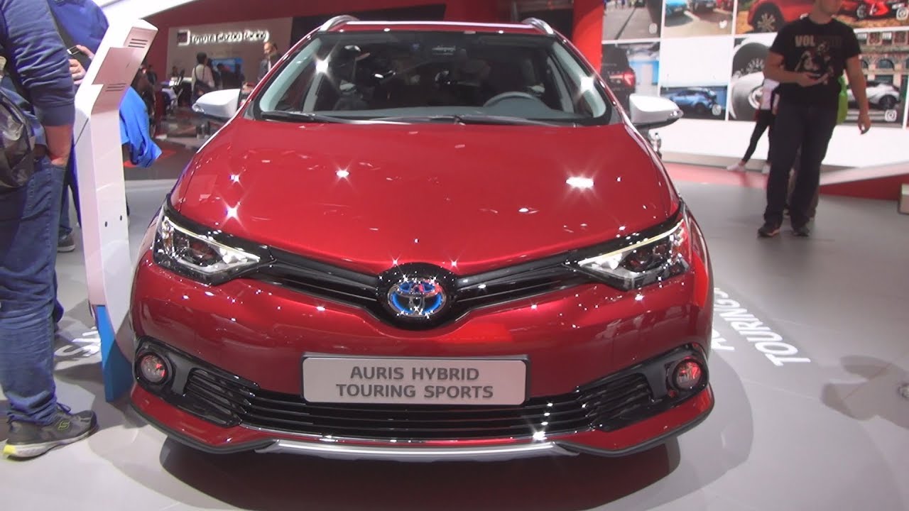 Toyota Auris Touring Sports Hybrid Style Selection (2018) Exterior and Interior