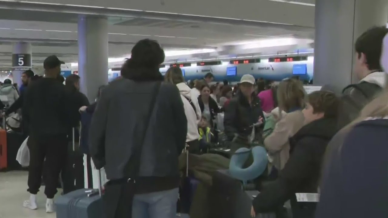 Cold weather brings chaos, delays and cancellations to travelers at South Florida airports