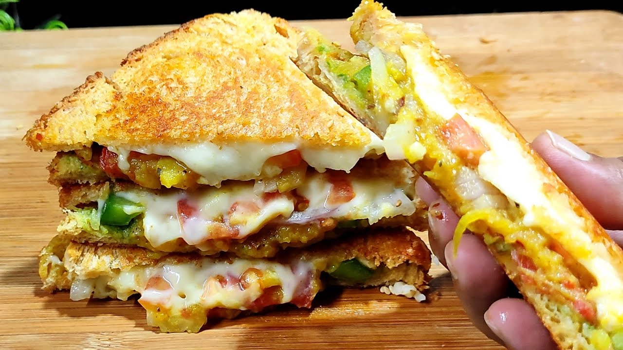 bachi hui sabzi ki sandwich //  quick breakfast recipe // leftover recipe // cheese potato sandwich