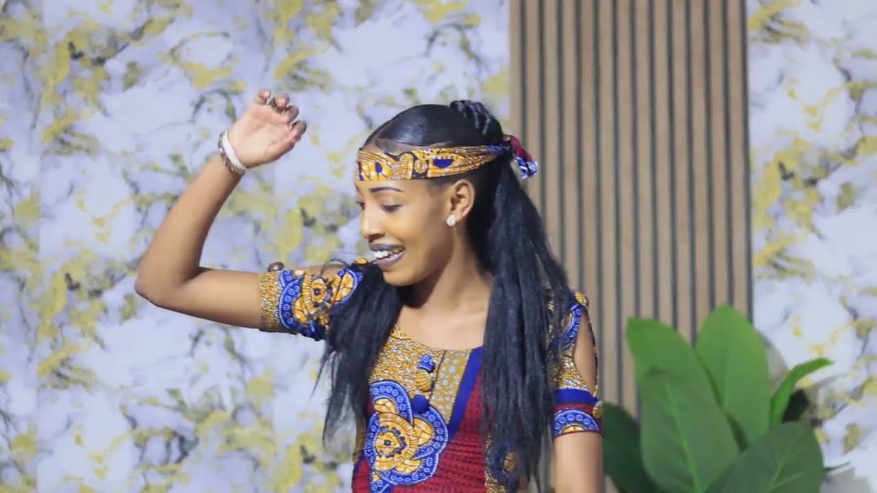 ELIZABETH atambiye IMANA mu buryo budasanzwe ABAMAMA baje KUMUFASHA|MBEGA BYIZA WEE!!