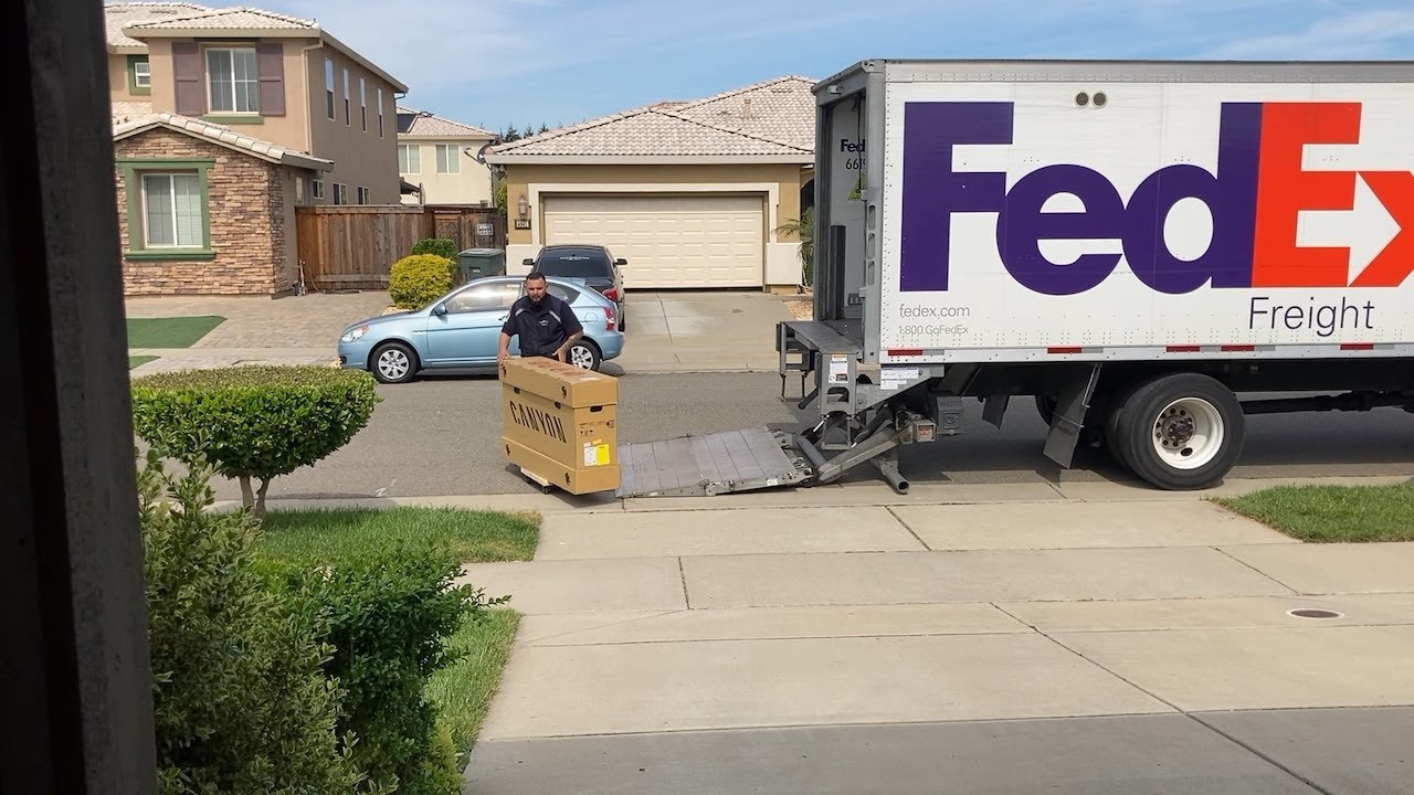 My 2024 Canyon Strive: On CFR LTD delivery and unboxing!
