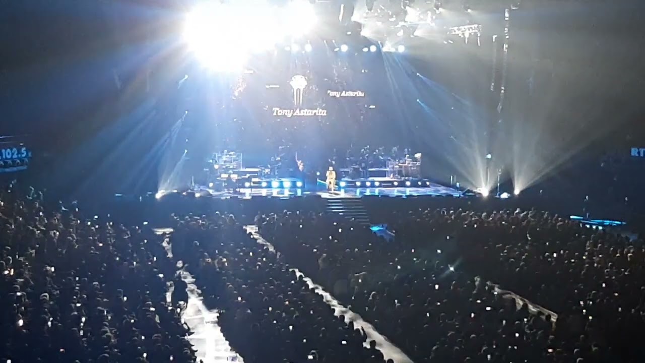 Renato Zero - Amico (Unipol Arena 2023)
