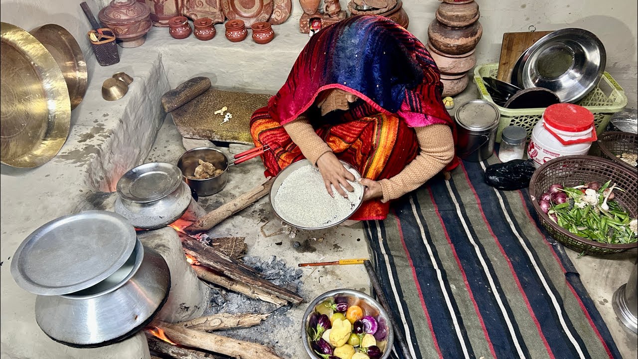चूल्हे की बनी देसी सब्जी रोटी #livecooking #villagelife #traditionalcooking