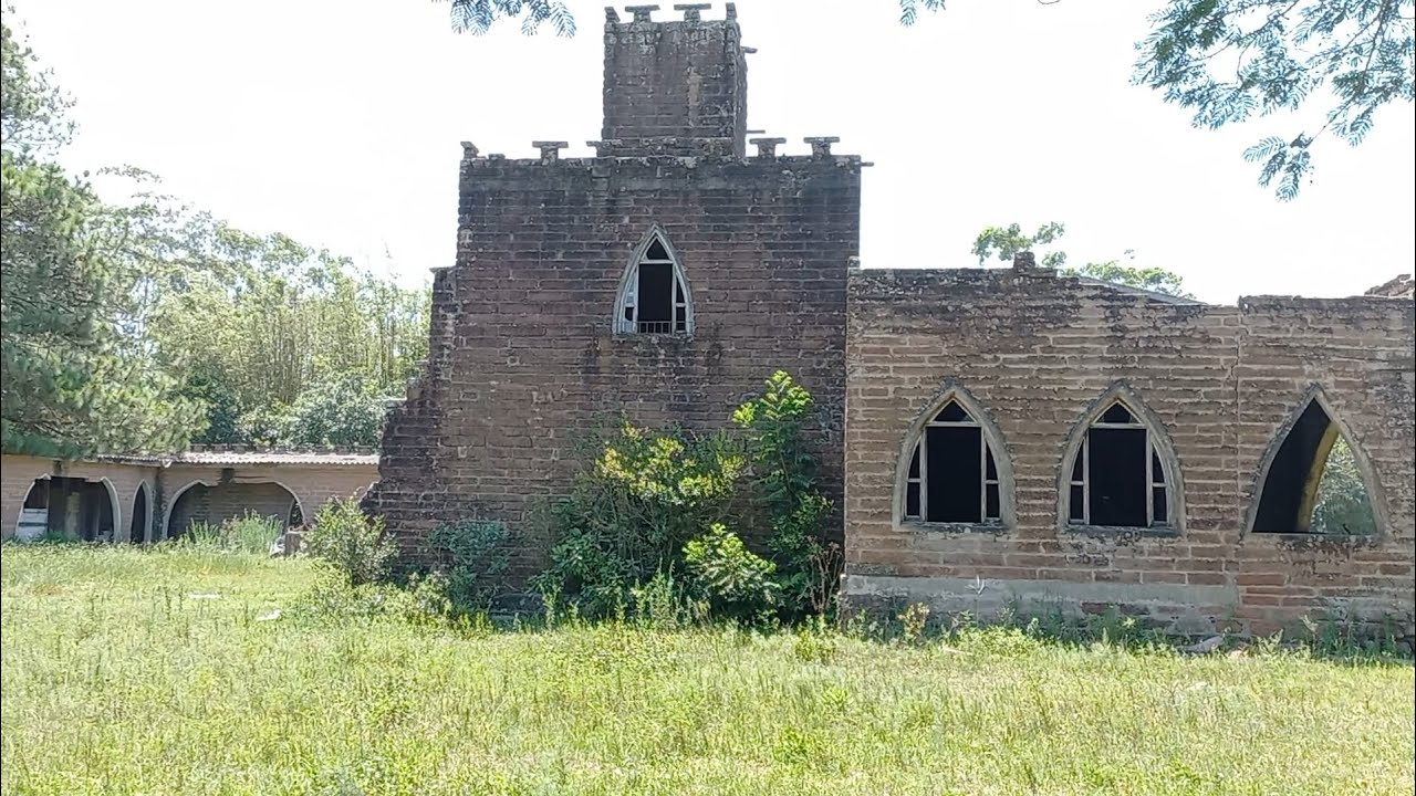 Castelo abandonado entre Tramandaí e Osório/RS, ao lado das jazidas de areia