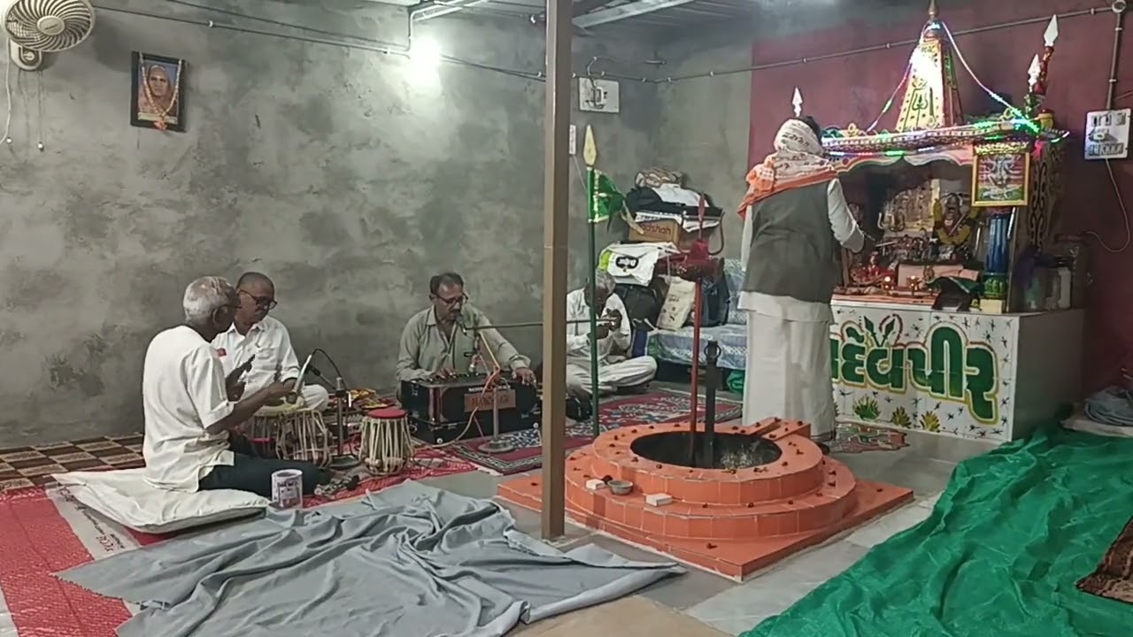 શીવ રાત્રી ભંવનાથમા જાક્નકીદાશના ઉતારે જૂવો આરતીની સ્નધીયા વંદના
