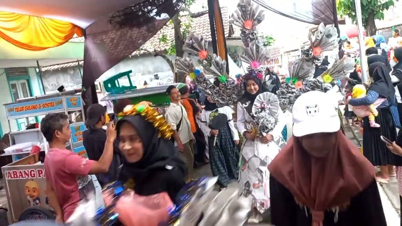 Karnaval ponpes Aris kaliwungu Kendal 🥰😍 2023#kaliwungukendal  #ponpesaris #santriindonesia