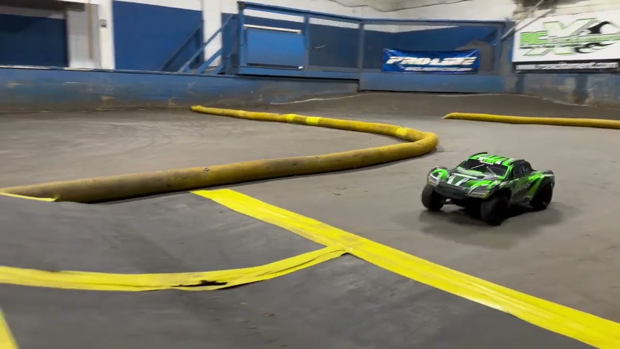 New Traxxas Maxx Slash 6s takes on the RC Excitement 1/10 off-road track!