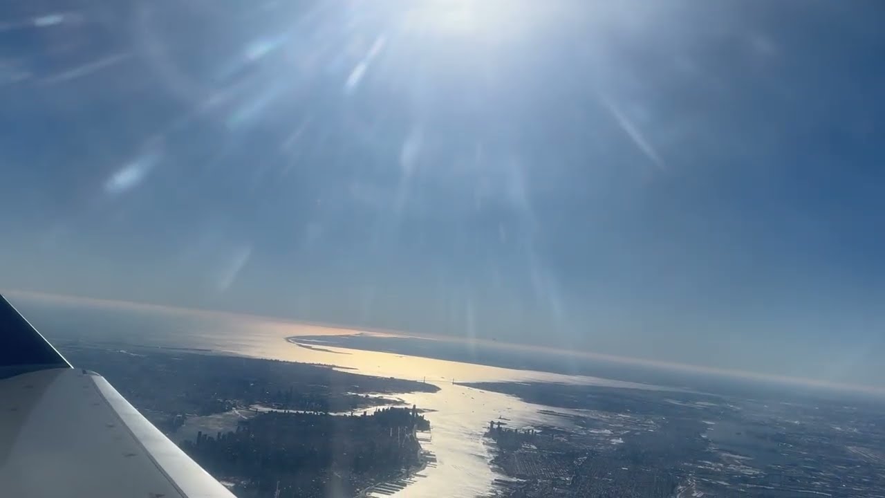 UNREAL Views of Manhattan! Takeoff from New York LaGuardia Airport (LGA) - Delta Connection - CRJ-7