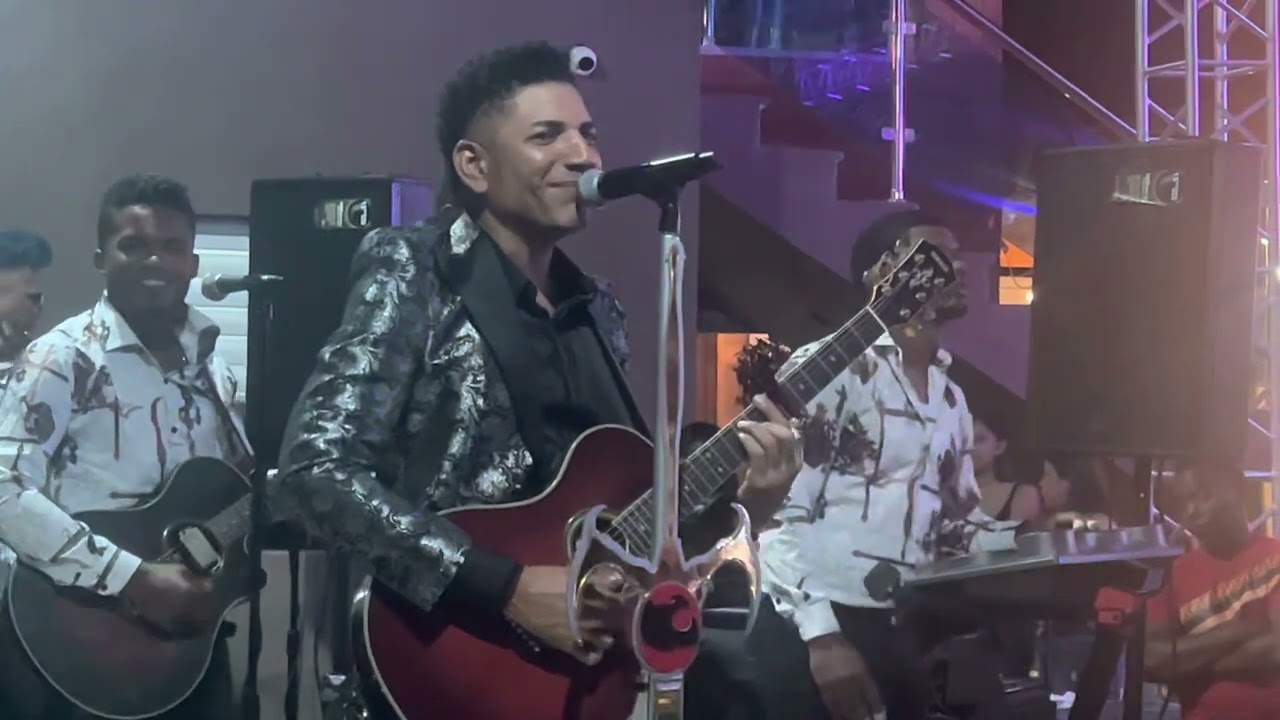 Nunca te apartes El Varón de la Bachata en vivo
