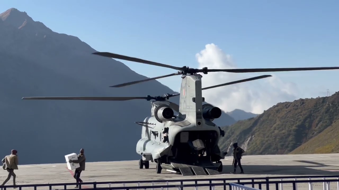 Kedarnath indian army helicopter 🚁 chinuk landing and take off moment😍||