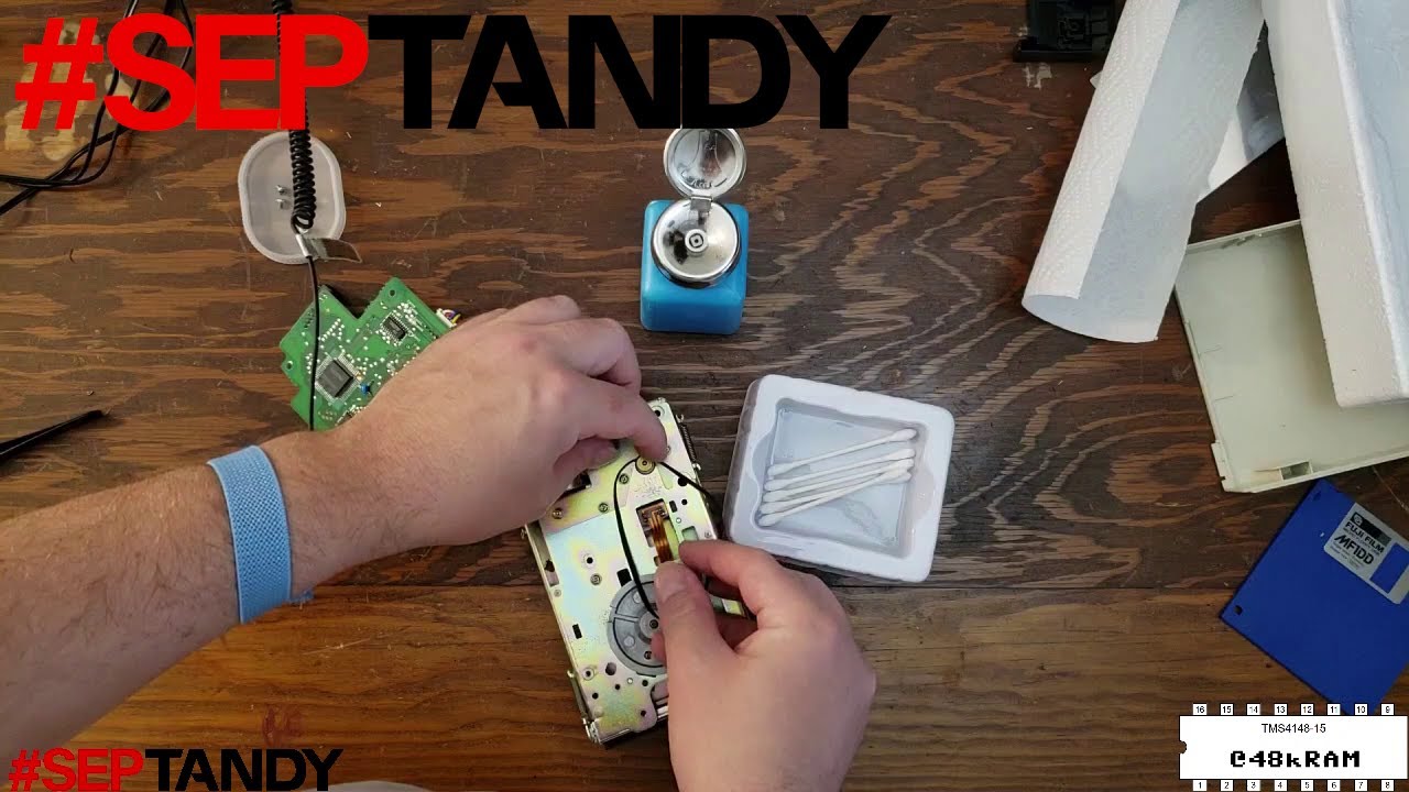 Замена ремня на портативном дисковом накопителе Tandy (TPDD2) &mdash; #SepTandy 2020
