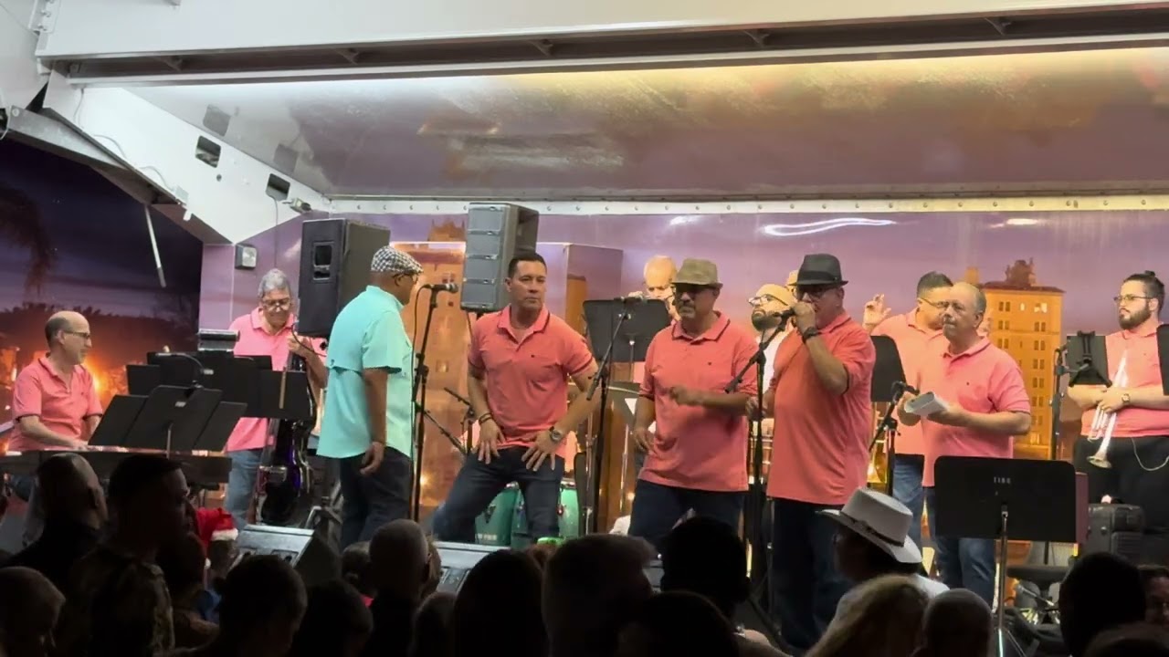 Don Perigñon y La Puertorriqueña, Distinto y diferente, Sin Brújula, Fiestas de la Placita Roosevelt