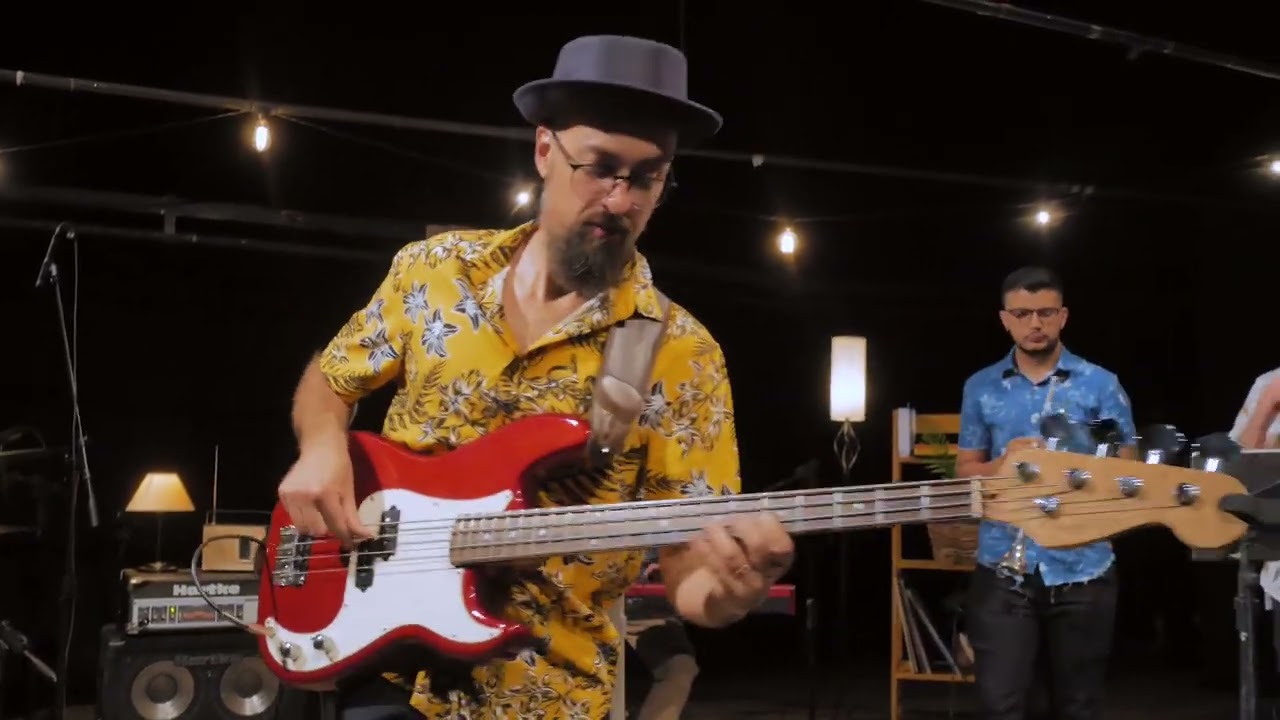 Bass Pitch Groove | On The Road Again | DUVALLE