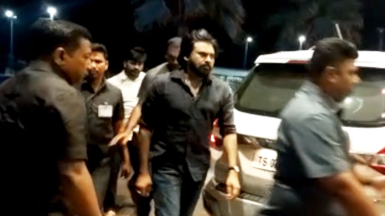 Pawan Kalyan Visuals @ Vizag Airport | Pawan Kalyan Meeting With PM Modi | Manastars
