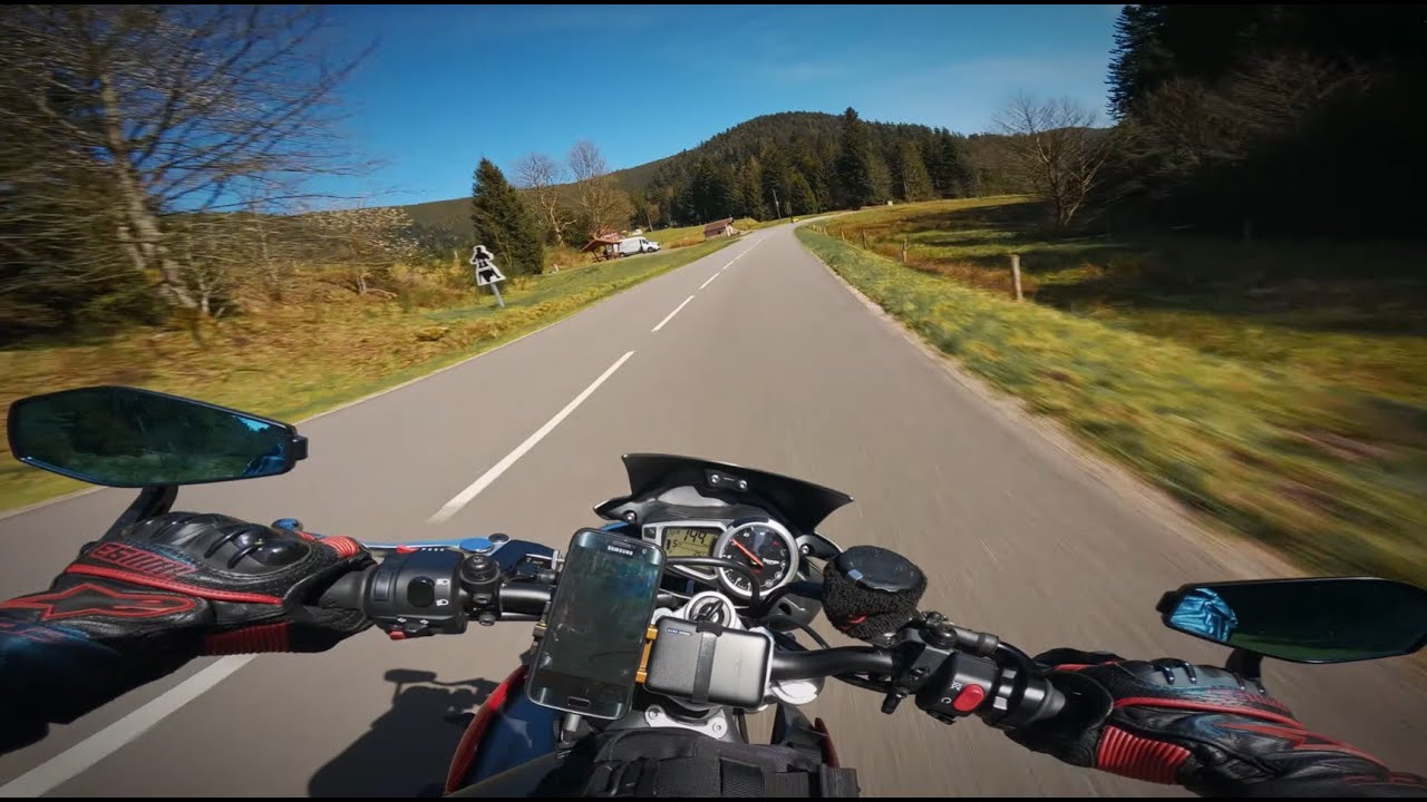 Triumph Street Triple 675R - Perfect bike for the perfect road