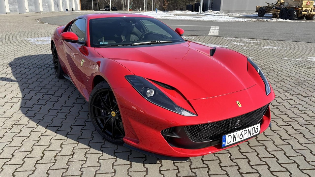 Ferrari 812 Superfast - 6.5l V12 800KM 718 Nm
