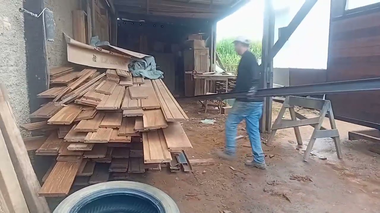 Transportando vigas de ferro.