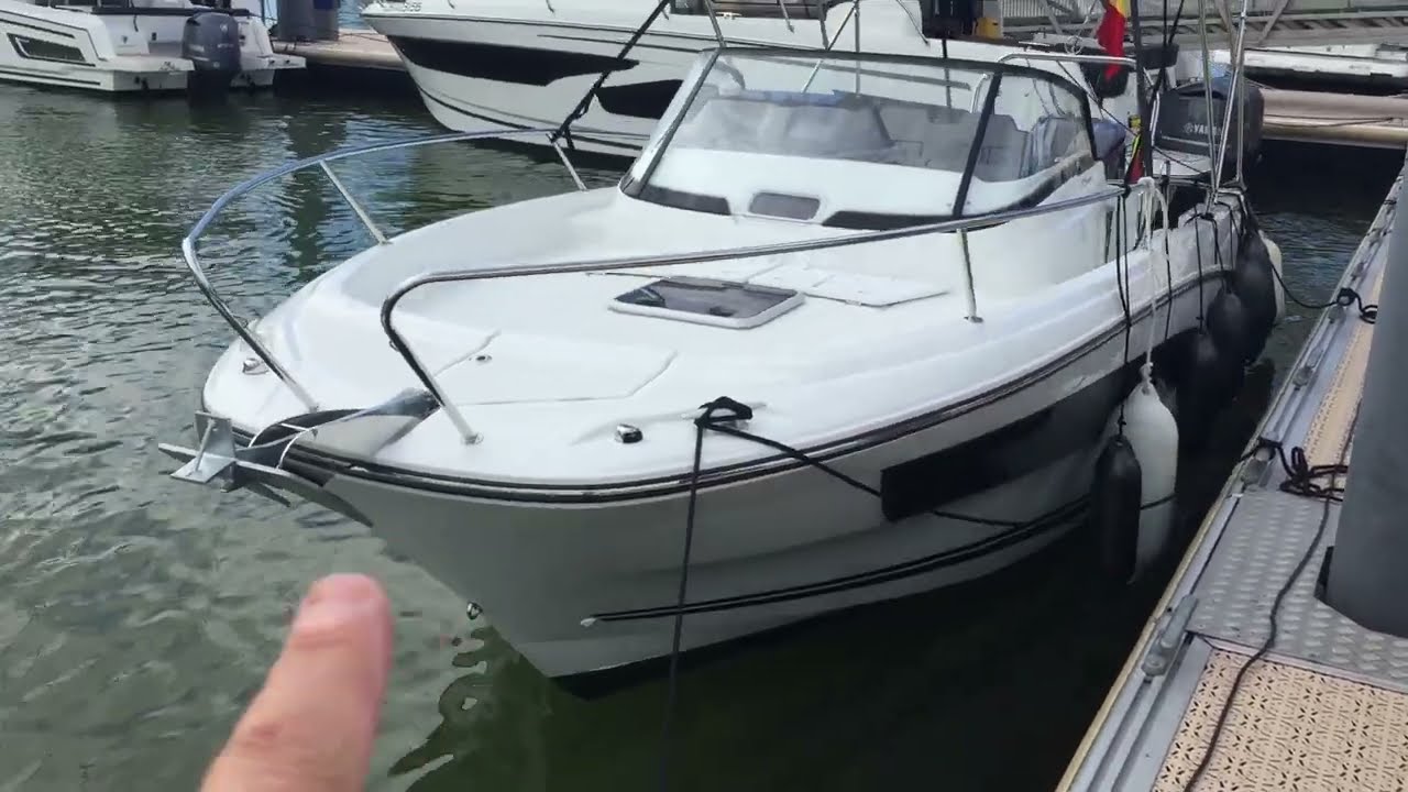 2022 Cap Camarat 7.5 WA - Boxter de la mer
