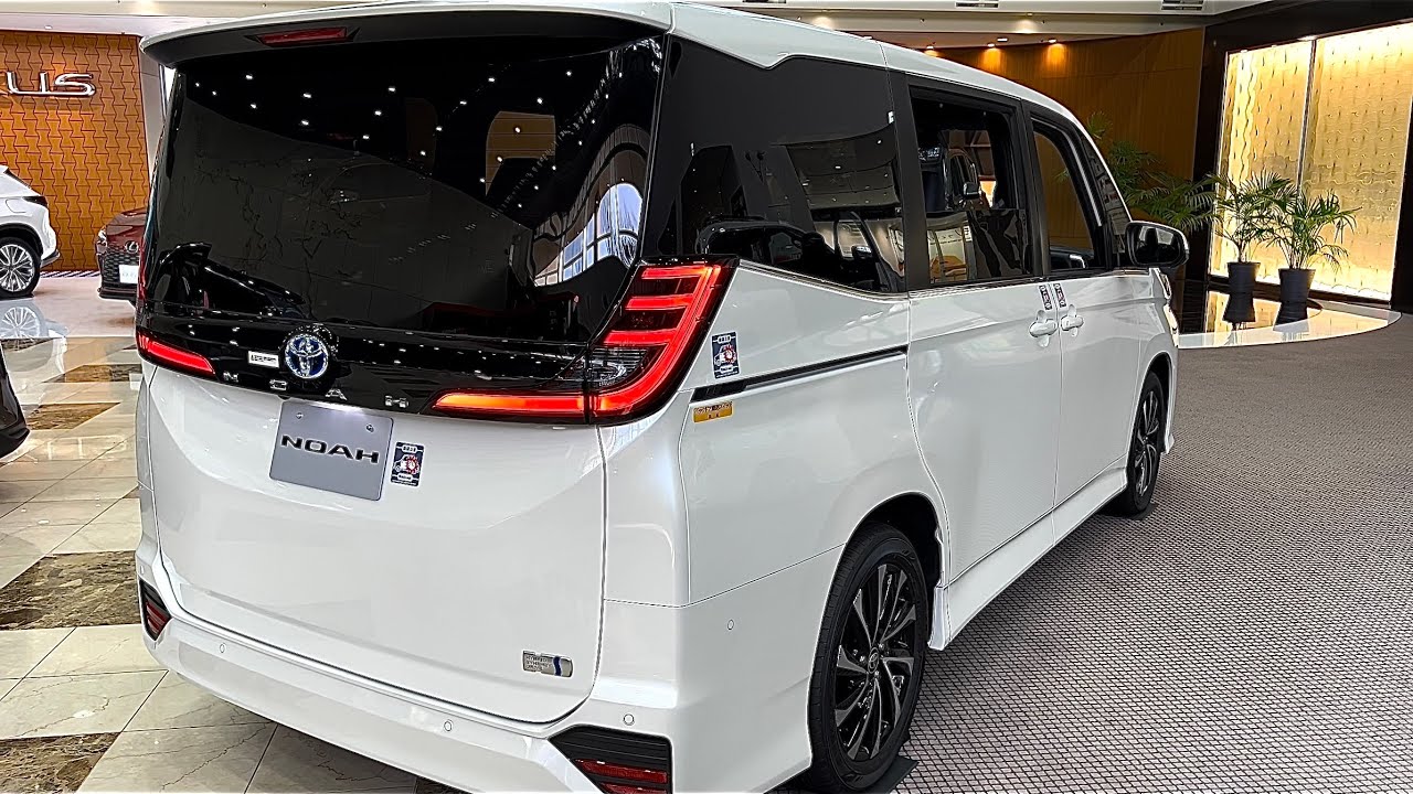 TOYOTA NOAH NEW EXECUTIVE EDITION A COMPLETE FAMILY HYBRID WAGON NOAH BY TOYOTA
