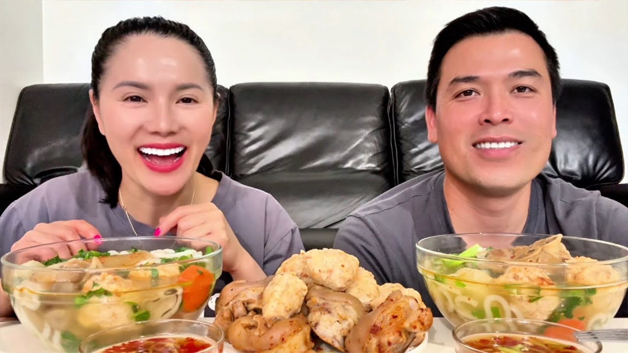 Bánh Canh Giò Heo, Chả Tôm. Em Xin Mời Cả Nhà ạ